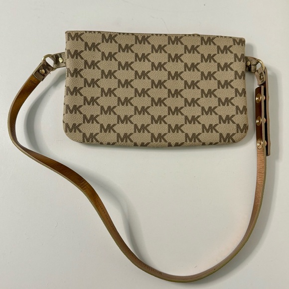 Michael Kors Monogram Belt Bag NWOT - Picture 4 of 5